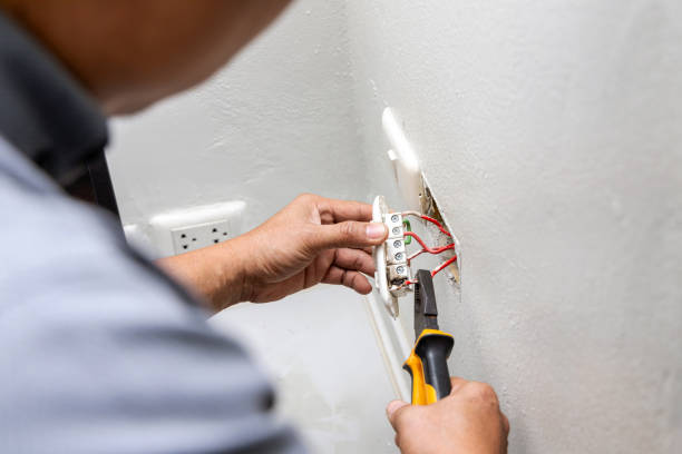 Professional Electrician in Farmington, IL