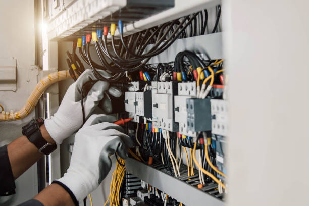 Best Local Electrician Companies  in Farmington, IL